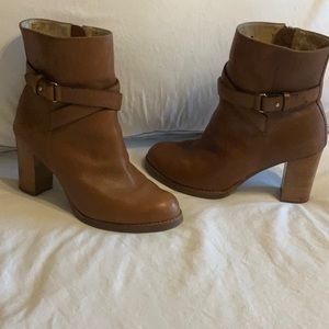 Ankle buckle boot -brown